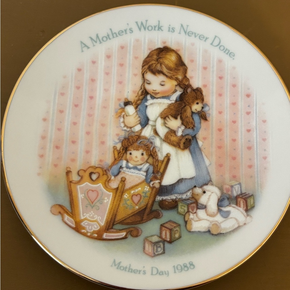 Avon Decorative Plate in White with Teal Illustration